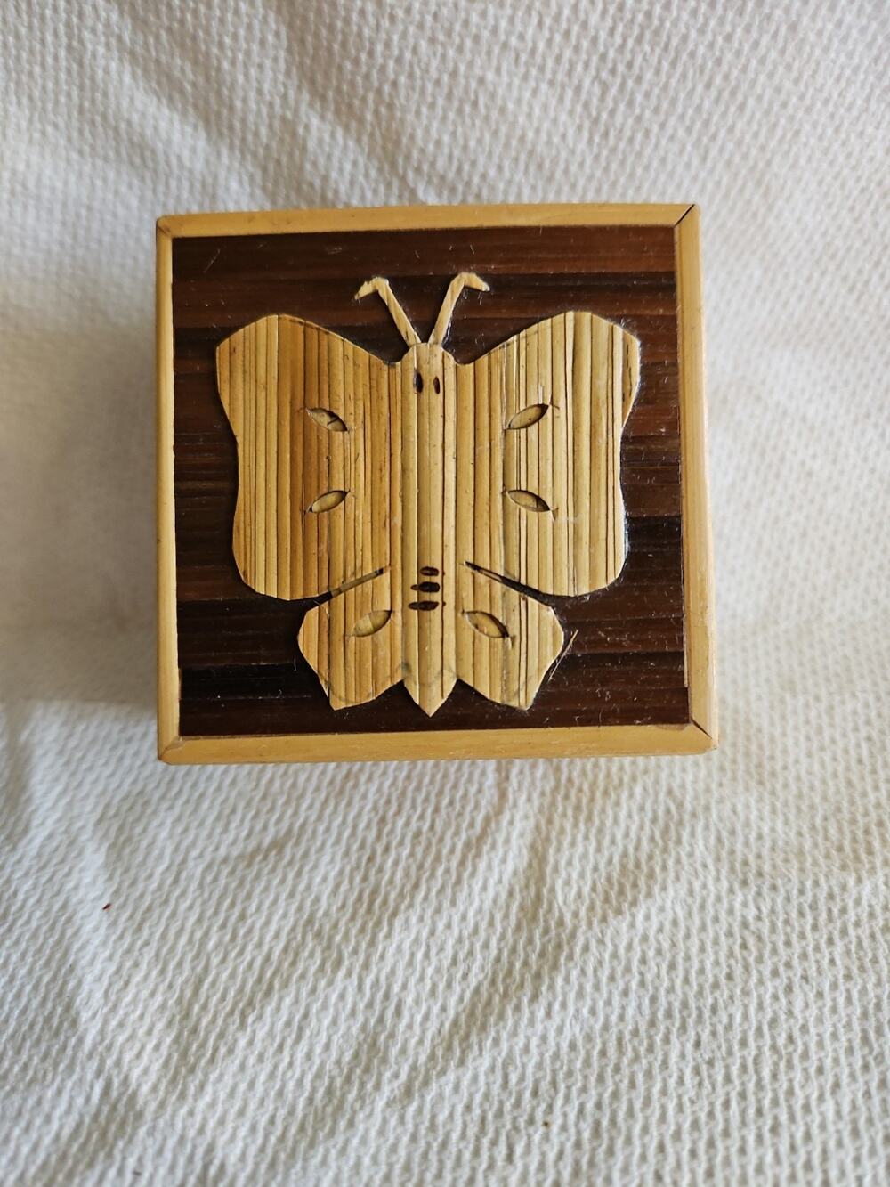 Vtg Bamboo Wooden Butterfly Trinket Box Beautiful Designed. 2.5×2.5×1.5